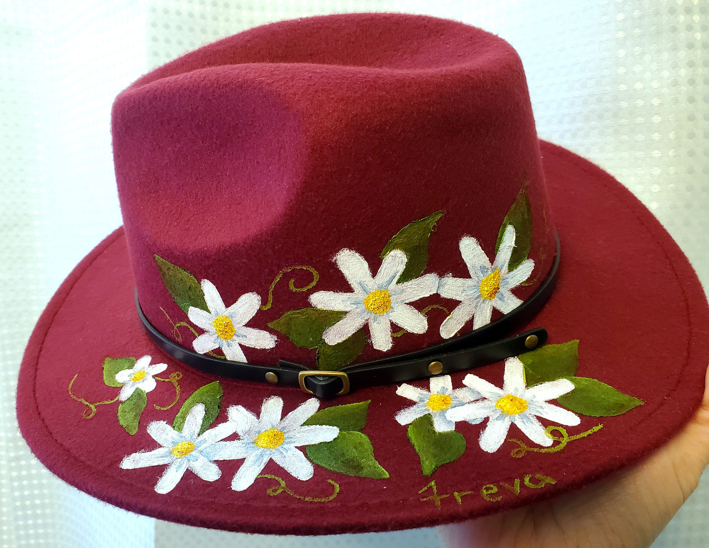 Burgundy daisy hat