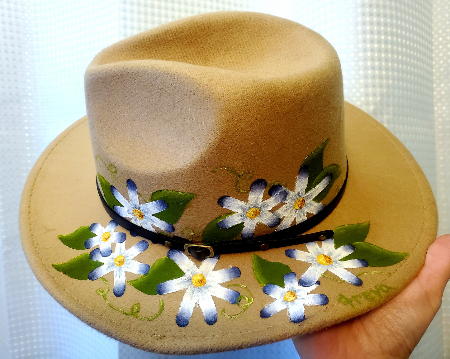 Camel daisy hat/  blue tips