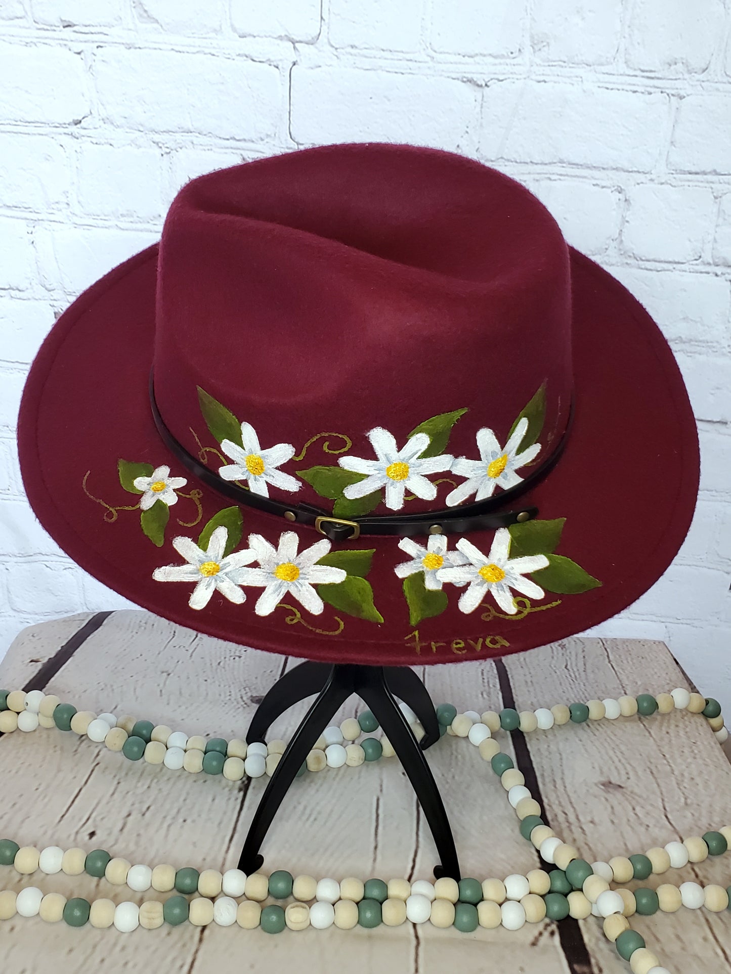 Burgundy daisy hat