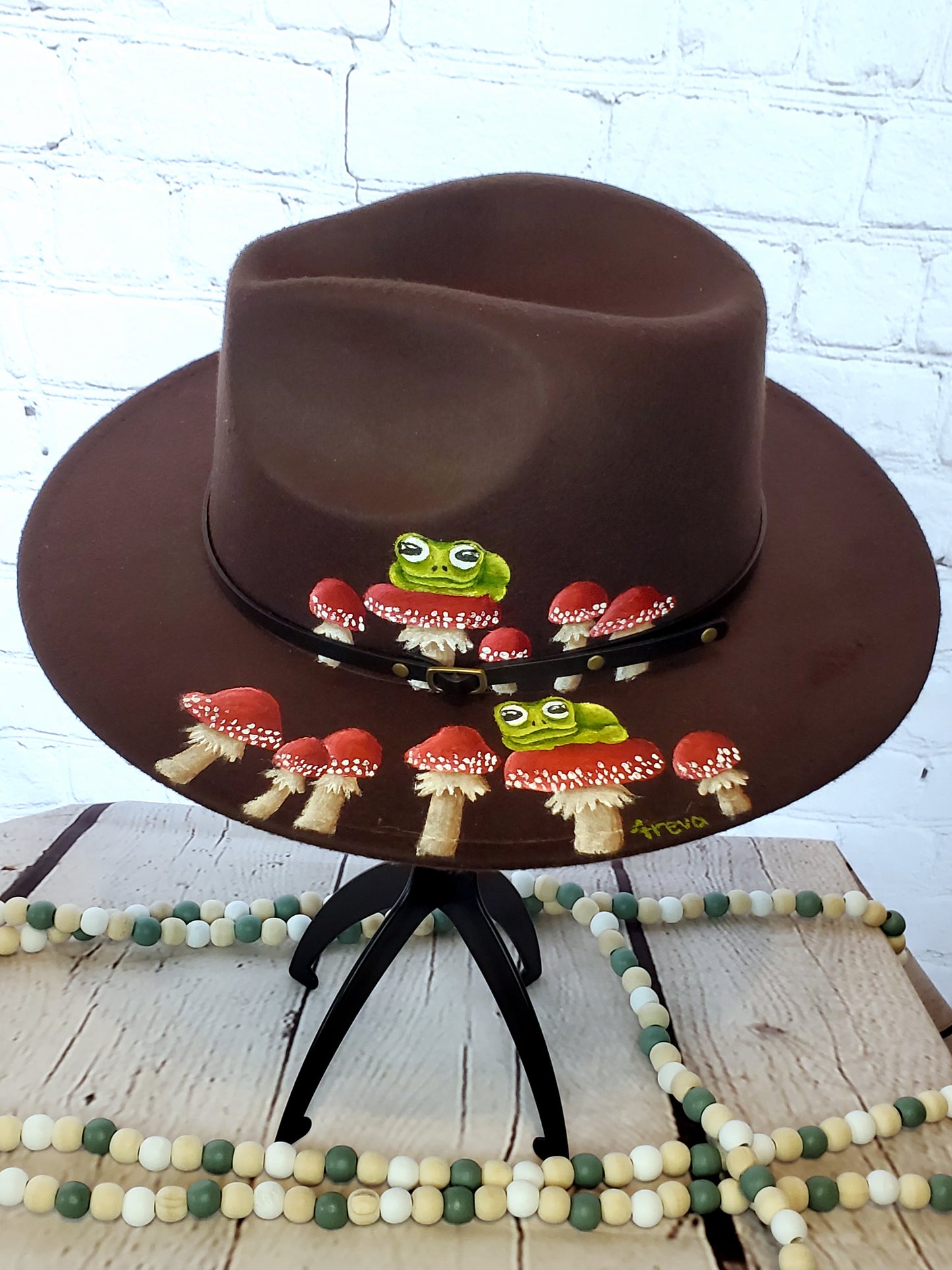 Brown frog and mushroom hat