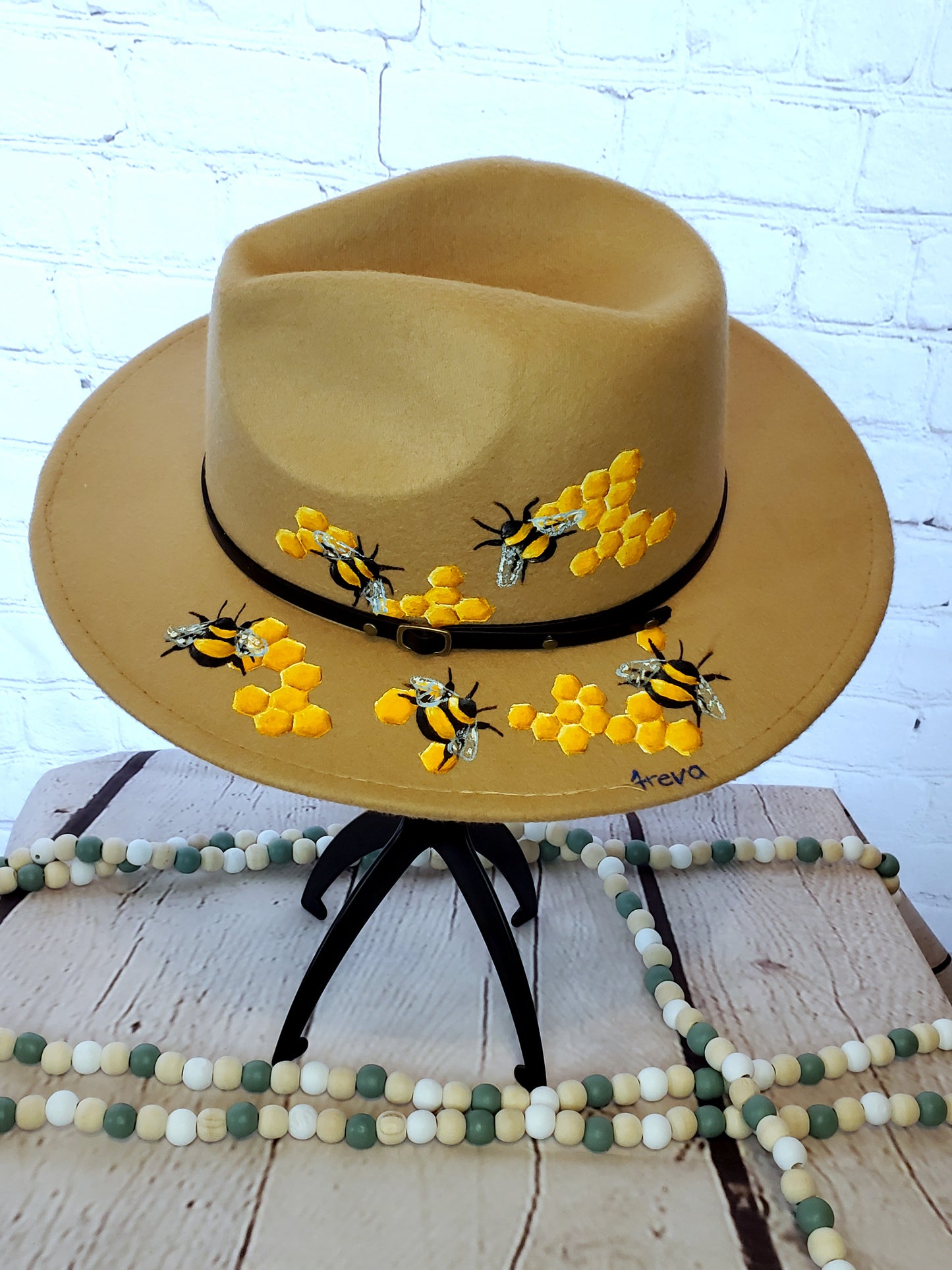 Camel bee hat